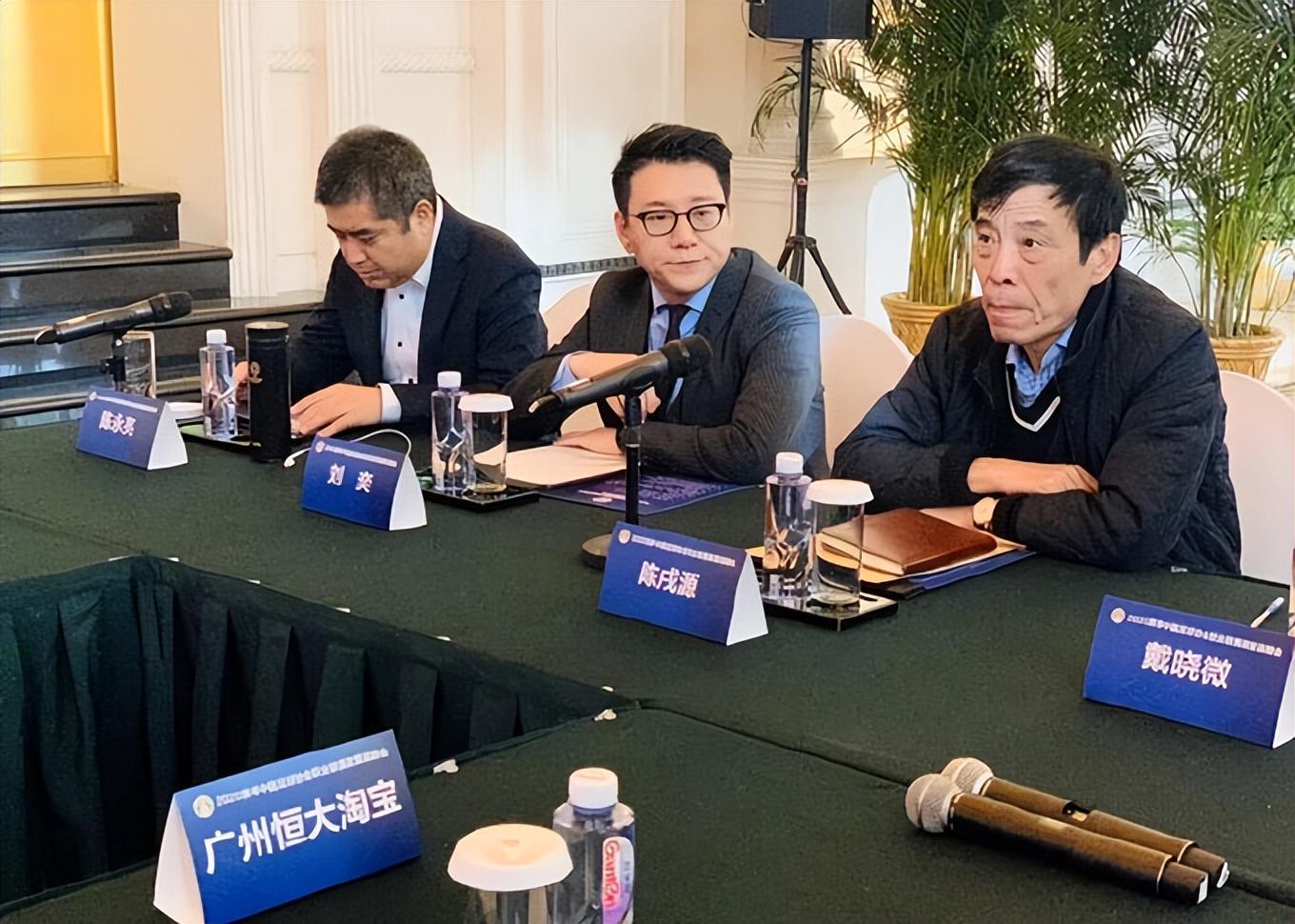 足球比赛的热血与泪目时刻，意外带来的情感冲击